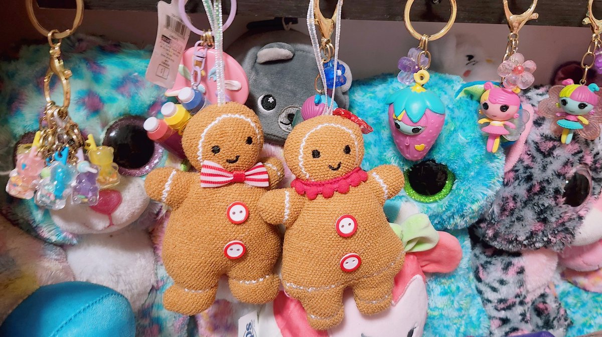 Miichel701's tweet photo. #plush #plushies #toys #toy #stuffedanimals #plushcore #toycollecyor #decor #christmas #christmas25 #MerryChristmas #MerryChristmas2025 #holiday #merrymischief #christmas2025 #christmasthings #merryxmas #december #christmasdecor #gingerbreadmen #gingerbreadman #gingerbreadcookie https://t.co/ZjAFfMG0sk