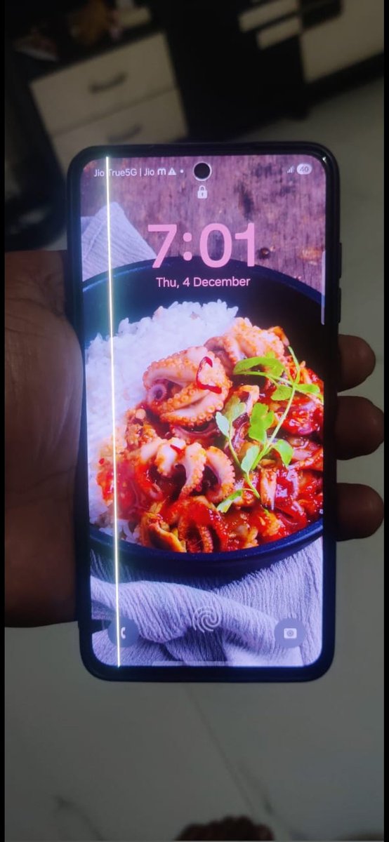 Divyesh130394's tweet photo. @SamsungIndia 3 weeks completed my s21 fe still submitted at service center and as per service team the device sent to Noida for repair last week but no update further. My service request number or bill number is 4416592777 https://t.co/n4Y8eXcbiv
