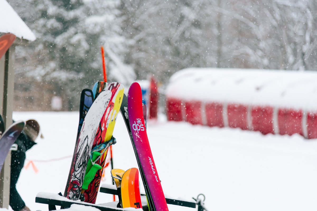 sundayriver's tweet image. We are clearly on the good list this year because we've got two more presents for you in the form of fresh Christmas flakes and snowmaking starting on White Heat.

White Heat images from 12/24
