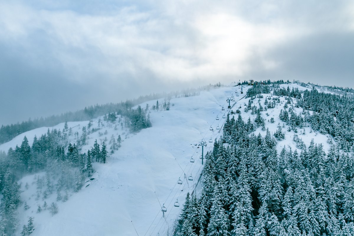 sundayriver's tweet image. We are clearly on the good list this year because we've got two more presents for you in the form of fresh Christmas flakes and snowmaking starting on White Heat.

White Heat images from 12/24