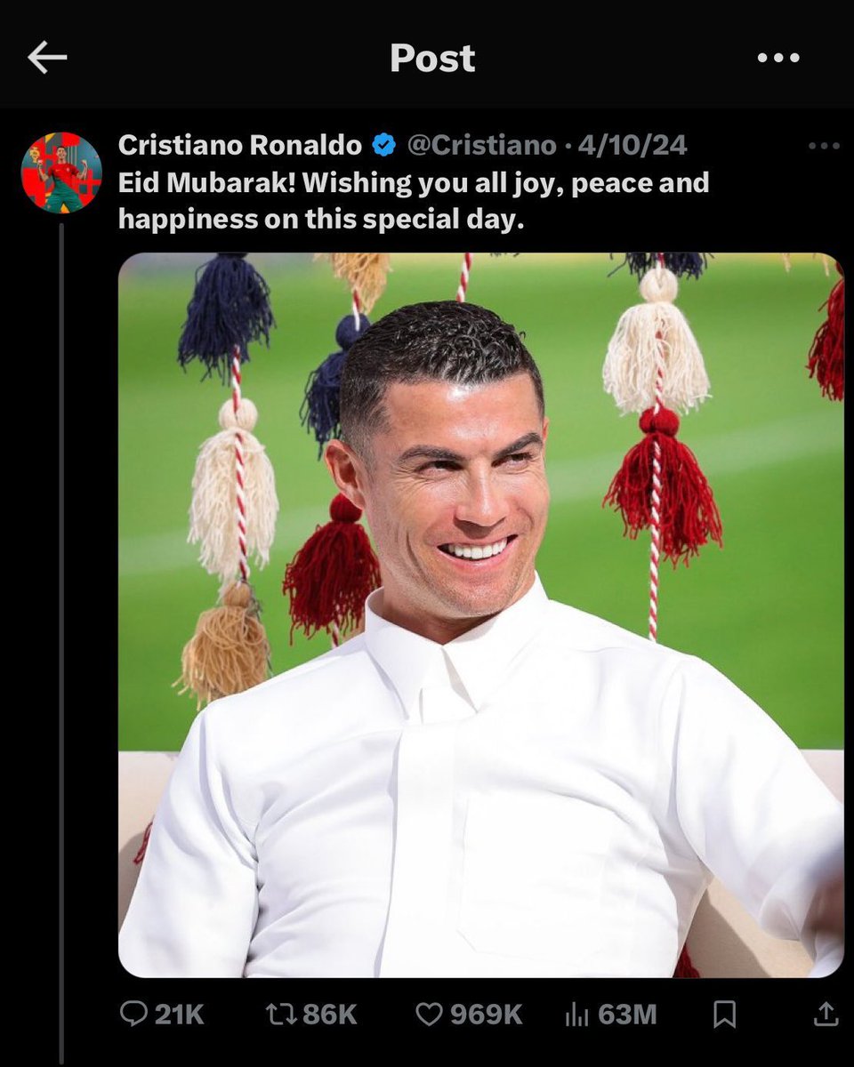 PredatorVolk's tweet image. People cheer when a global football star sends Eid wishes, but suddenly get uncomfortable when a Muslim footballer wishes Christians Merry Christmas. The double standards are loud.