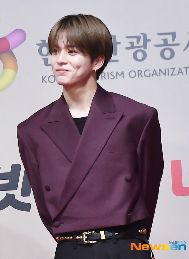 as0ahi's tweet image. 今日のSBS GAYO DAEJEON 2025での私の衣装は、今夜のクリスマスのテーマと同じ栗色です。