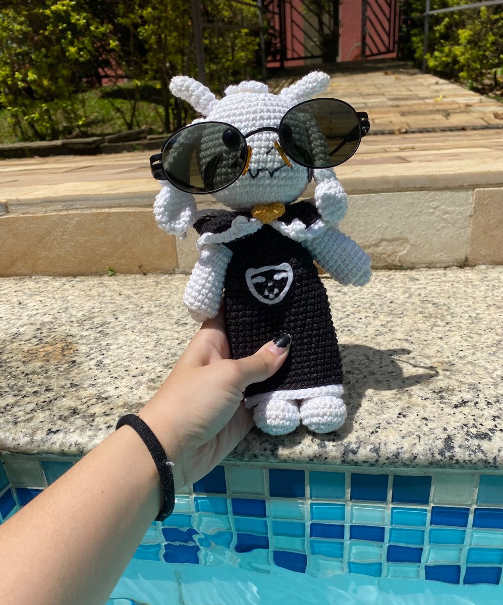 Aembecile's tweet photo. Took him to the pool, unfortunetly I didn’t find a suiting bikini for him 
Merry Christmas btw https://t.co/Huc6D0tbHo