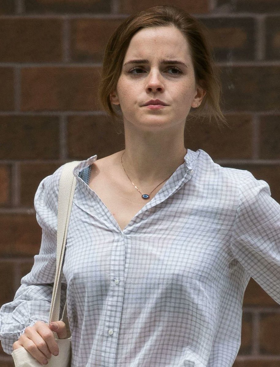 _Celebeauty_'s tweet photo. Emma Watson https://t.co/2j0JIoDr81