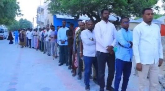 FaisalAHassan's tweet image. What an incredible milestone for Somalia! This historic day marks municipal elections for the first time in 56 years, since 1969! Wishing all candidates standing for Gollaha Deegaanka the best of luck #Benadir #Somalia #DemocracyInAction @US2SOMALIA @ChineseSomalia @TC_MogadisuBE