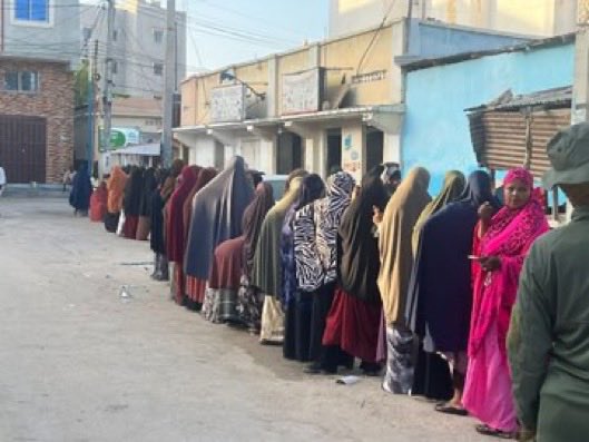 FaisalAHassan's tweet image. What an incredible milestone for Somalia! This historic day marks municipal elections for the first time in 56 years, since 1969! Wishing all candidates standing for Gollaha Deegaanka the best of luck #Benadir #Somalia #DemocracyInAction @US2SOMALIA @ChineseSomalia @TC_MogadisuBE