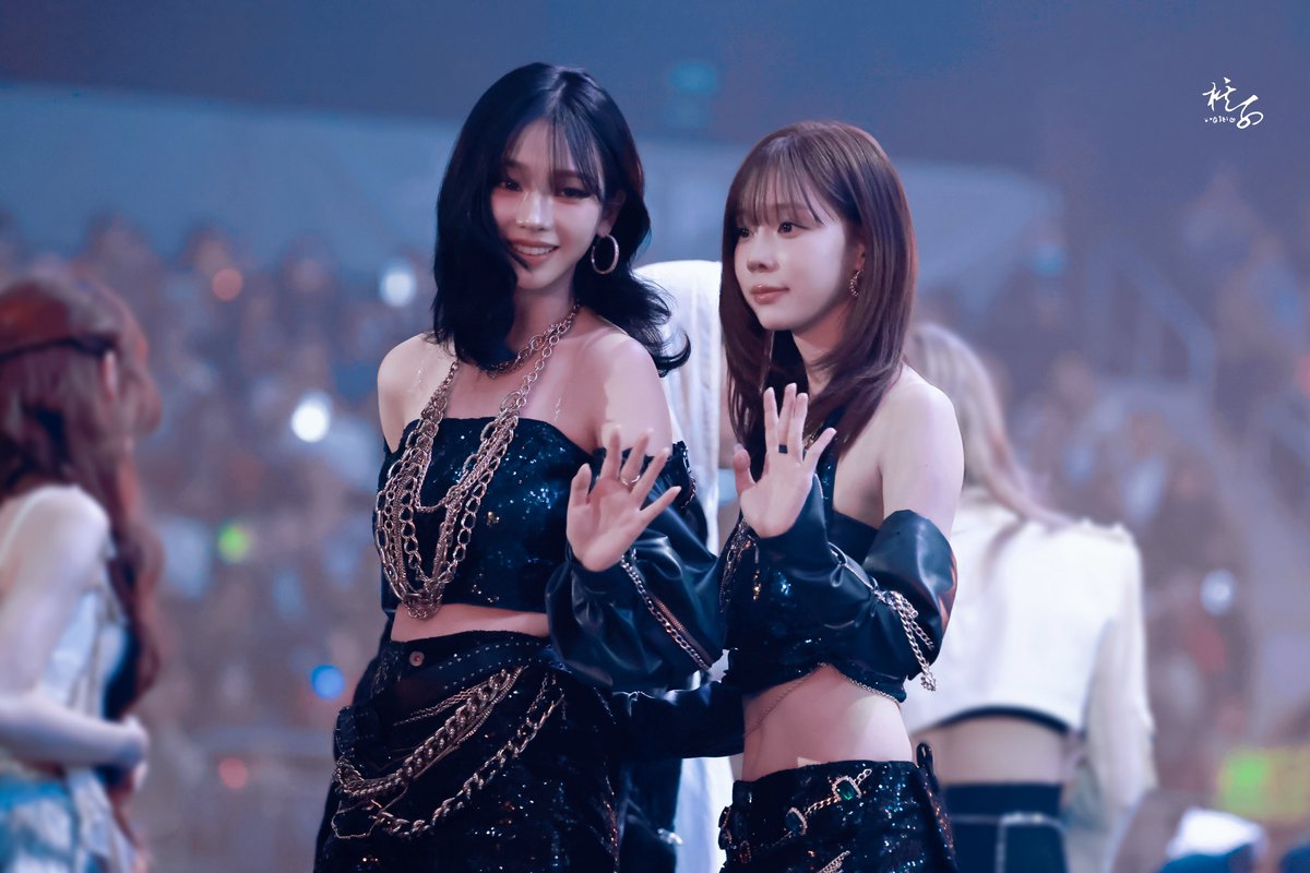 BuYiWeiQi's tweet photo. 251225 SBS

#지민정 #JiminJeong 
#에스파 #aespa https://t.co/BymKsyemCd