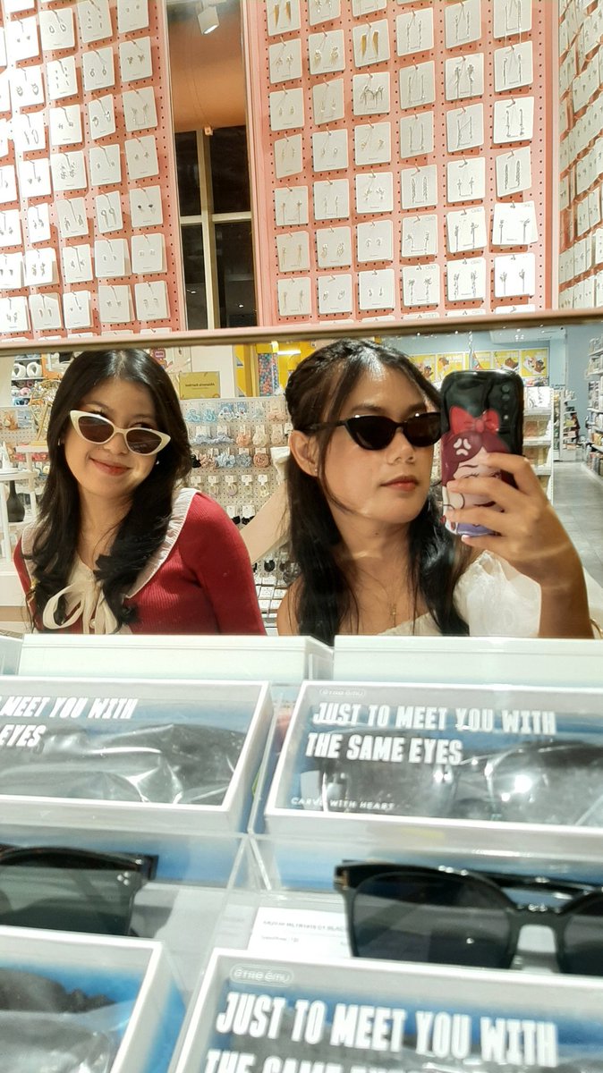 Sending love and light..
Merry Christmas 🎄🥂