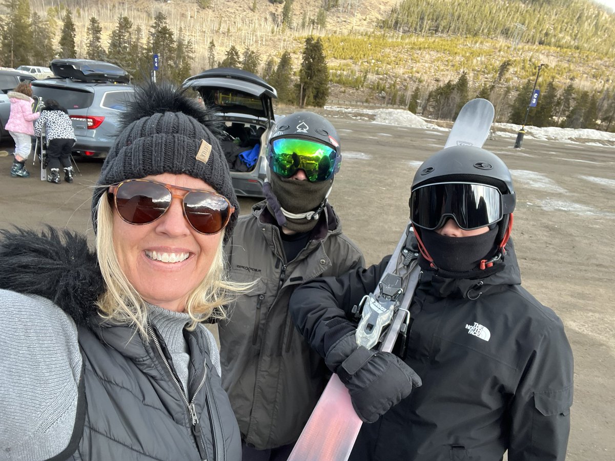 Merry Christmas!!! 🎄From Christmas Eve to Christmas Day, a lack of snow in Colorado won’t stop these guys from hitting the slopes! ⛷️