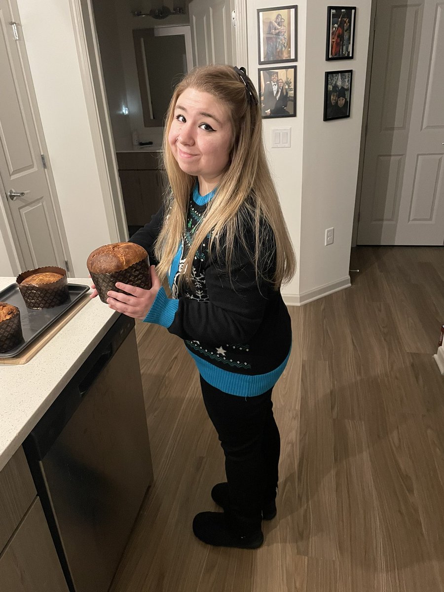 MarioFanGirl93's tweet photo. @Channel84WPG I hope you have a Merry Christmas! Here’s pictures of the panettone I made for the first time along with Michael and his family! https://t.co/baH0BGCmQE