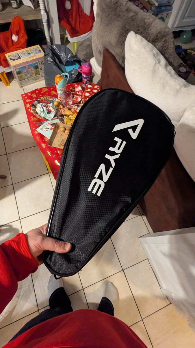 Figurez-vous que #Noël 🎄 ça rime avec #Padel 🎾. 😅