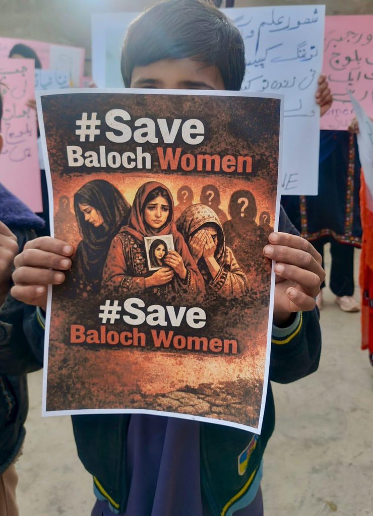 BalochYakjehtiC's tweet photo. راجانی ہستانک ترندیں جاورھال ءِ تہ ءَ تنہا گھگیری ءِ دروشم ءَ رک ات کن انت پدا ہمے داب ءَ بلوچ راج وتی ہزاراں سالاں گوستانک ءِ تہ مدامی گھگیری کنان ءَ مرچی اے جاورھال ءَ سر بوتگ بلے گھگیری ءِ راہ مدام برجاہ بوتگ ءُ مرچی یک فاشسٹ ریاستے ءِ دیمپان انت بلے کسے ہم بلوچ راج ءَ شگان جت نہ کنت کہ بلوچ پشت کنزتگ۔
#SaveBalochWomen
#EndEnforedDisappearances