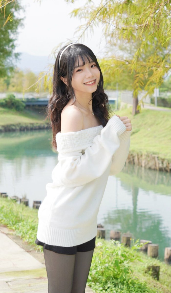 combes54501's tweet photo. 願大家都平安順利快樂 
大腿襪越來越多薯薯愛看 🤪 https://t.co/j7ngmgFp50