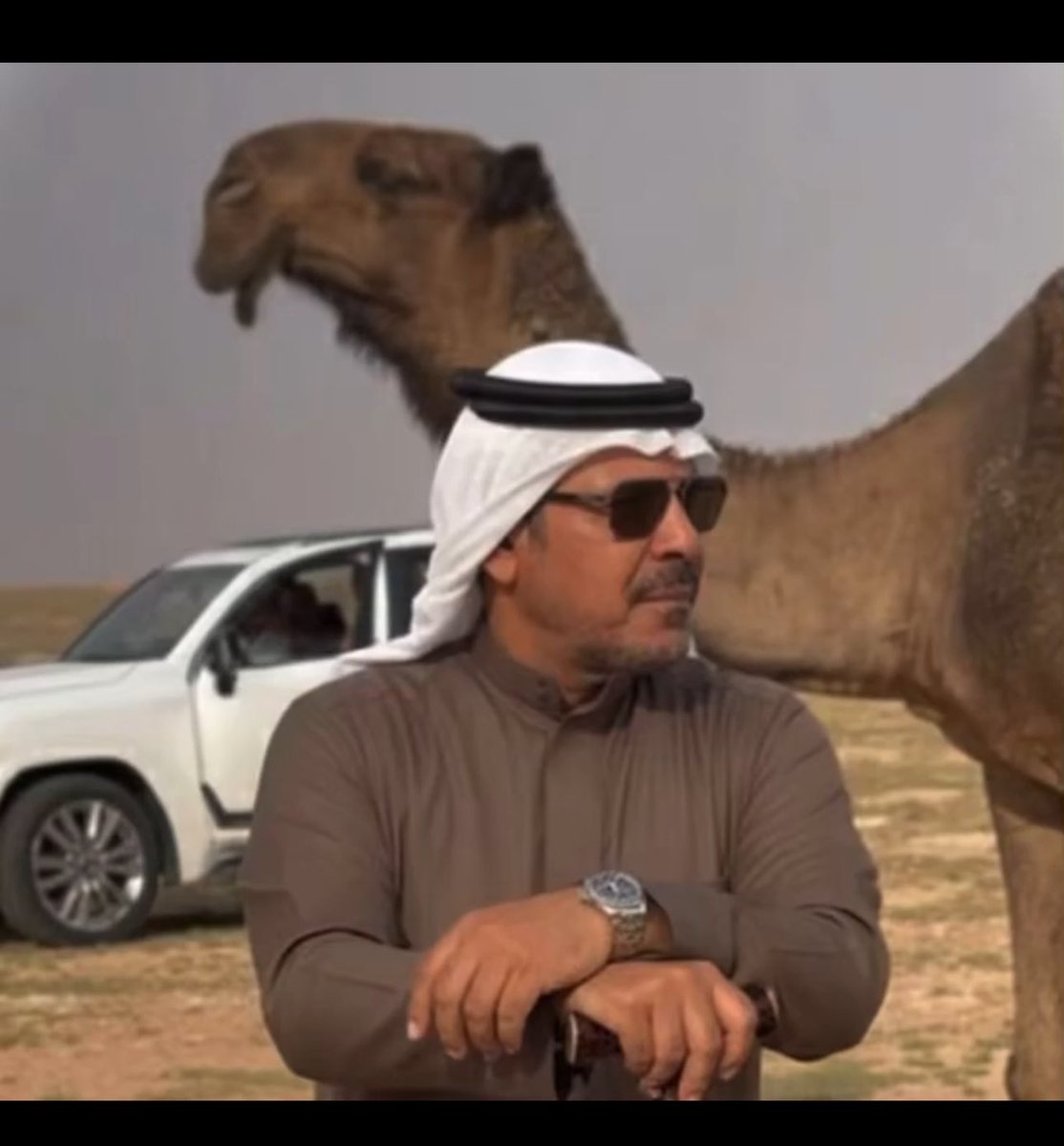 جاكم زعل مزعل الدبوس
اللي  منومس    بني   عمه
.
.
حط هلا الصفر حدر  الموس
وحط   الدبابيس    في  كمه 
.
.
#_مناع_الروقي
#مهرجان_الملك_عبدالعزيز_للإبل10
#زعل_الديحاني