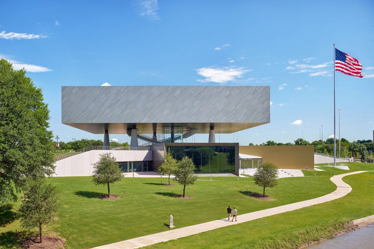 dezeen's tweet photo. Rafael Viñoly Architects lofts monolithic metal volume for military museum in Texas:
https://t.co/hYHASJjIt6 https://t.co/5P5XmGPNFV