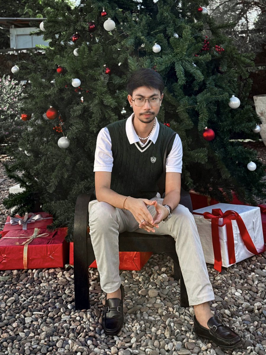 Ninja_jkp's tweet photo. 𝓒𝓱𝓻𝓲𝓼𝓽𝓶𝓪𝓼 𝓸𝓻 𝓚𝓲𝓼𝓼 𝓶𝓮 𝓓𝓪𝓻𝓵𝓲𝓷𝓰? 🎄 https://t.co/nImjkiy1V6