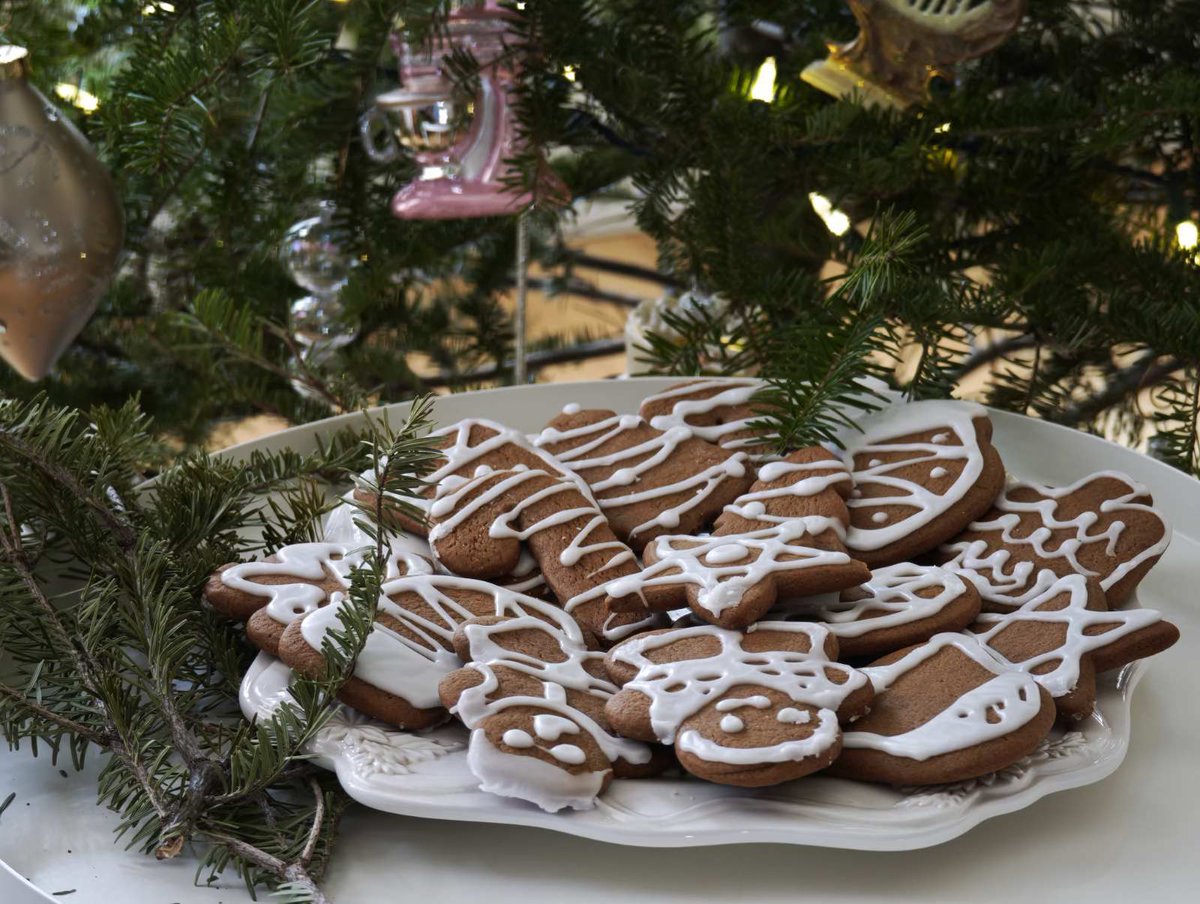 sncica's tweet photo. Happy Holidays! Merry Christmas! Srecan Bozic! https://t.co/7iwnMAP5BA