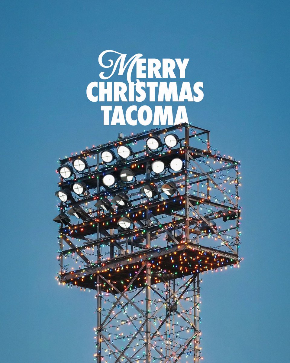 From R family to yours, Merry Christmas! 🎄🎁