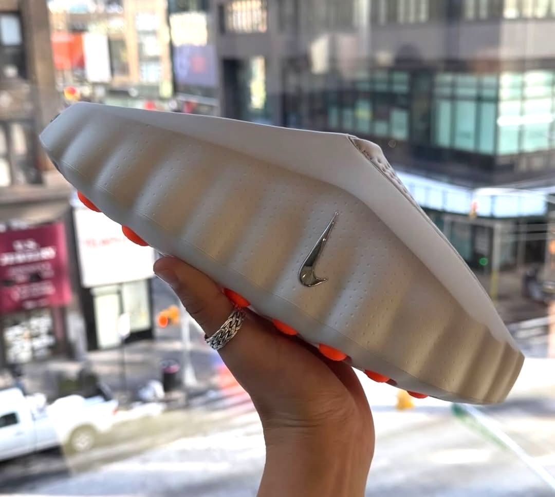 JustFreshKicks tweet media