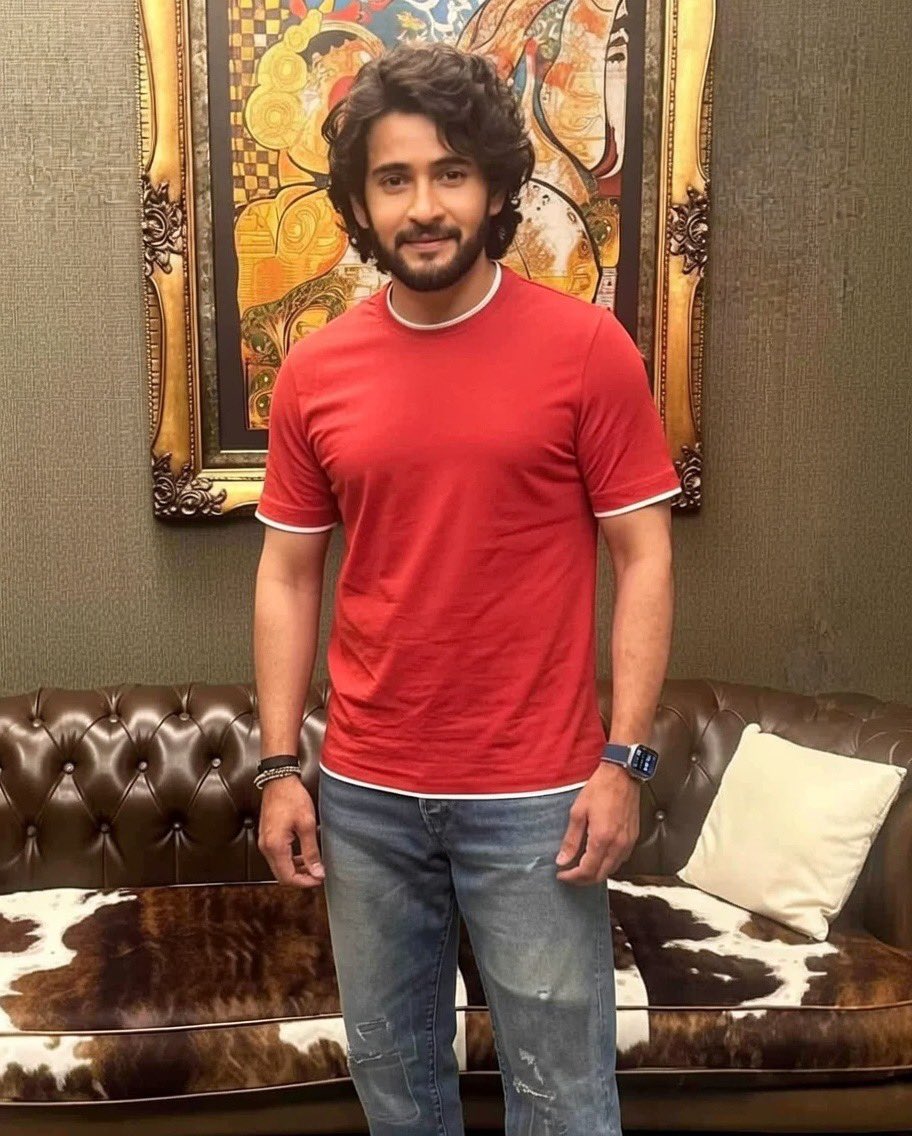 MASSMBMANIA's tweet photo. I’ve never imagined #SSRajamouli can make such good looking Makeover of #MaheshBabu till now 🤩❤️‍🔥

Bulk Body 💪
Thick Moustache &amp; beard ✨
Long hair 🔥

He doesn’t even look like 50 years old ??
@urstrulyMahesh #Varanasi https://t.co/p4CgDli4gl