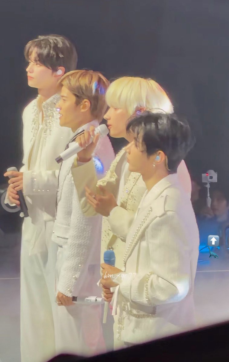 angantonton's tweet photo. 앤톤 소희형 응원하러 직접 무대보러간 거 실환가.................,,,,천사가 여기있다고 진짜로 https://t.co/1pq1pU7Dnk