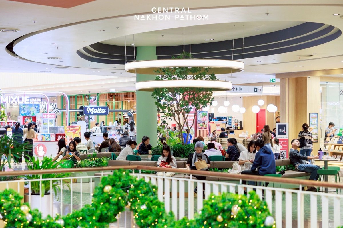 #รายงานสด ภาพบรรยากาศวันหยุดนี้พาครอบครัวมาเติม ดิสนีย์ ที่เซ็นทรัล นครปฐม 🎄💛

กิน • เที่ยว • ช้อป ในที่เดียว
เก็บโมเมนต์อบอุ่นของครอบครัว…ได้ที่นี่ ✨

#เซ็นทรัลนครปฐม #CentralNakhonPathom
#StoryfulLifeBegins #ปฐมบทใหม่ของความสุข