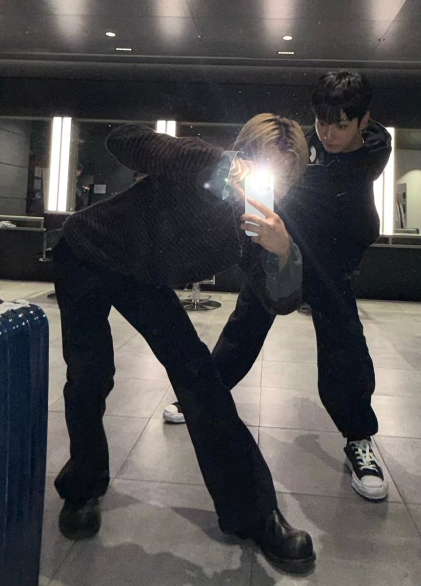 ai gibi geliyo gercekligine inanamiorm imdat ya 😭💞💕💜🌸🌼