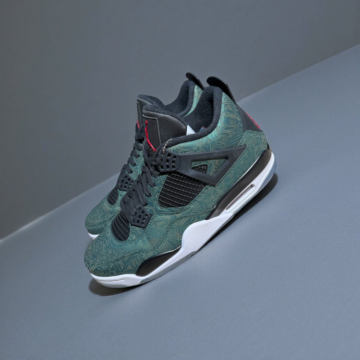 ayeelectric_'s tweet photo. Merry Christmas 🎄🎁 🎅🏿

Jordan 4 Green Laser PE Given to Jordan Brand Athletes for Christmas https://t.co/z1rCtstaJn