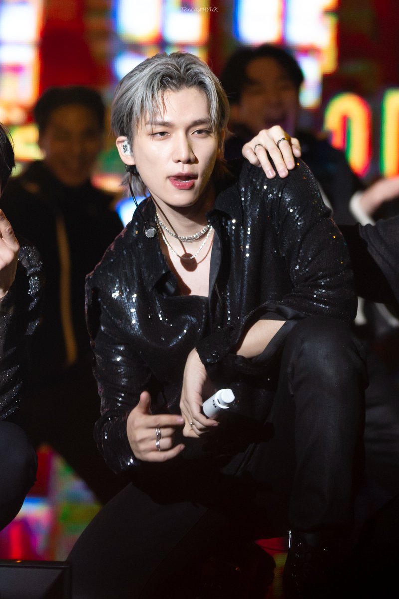 keocentric's tweet photo. a silver haired hyuk post a day keeps the doctor on speed dial https://t.co/bJ78segAiX