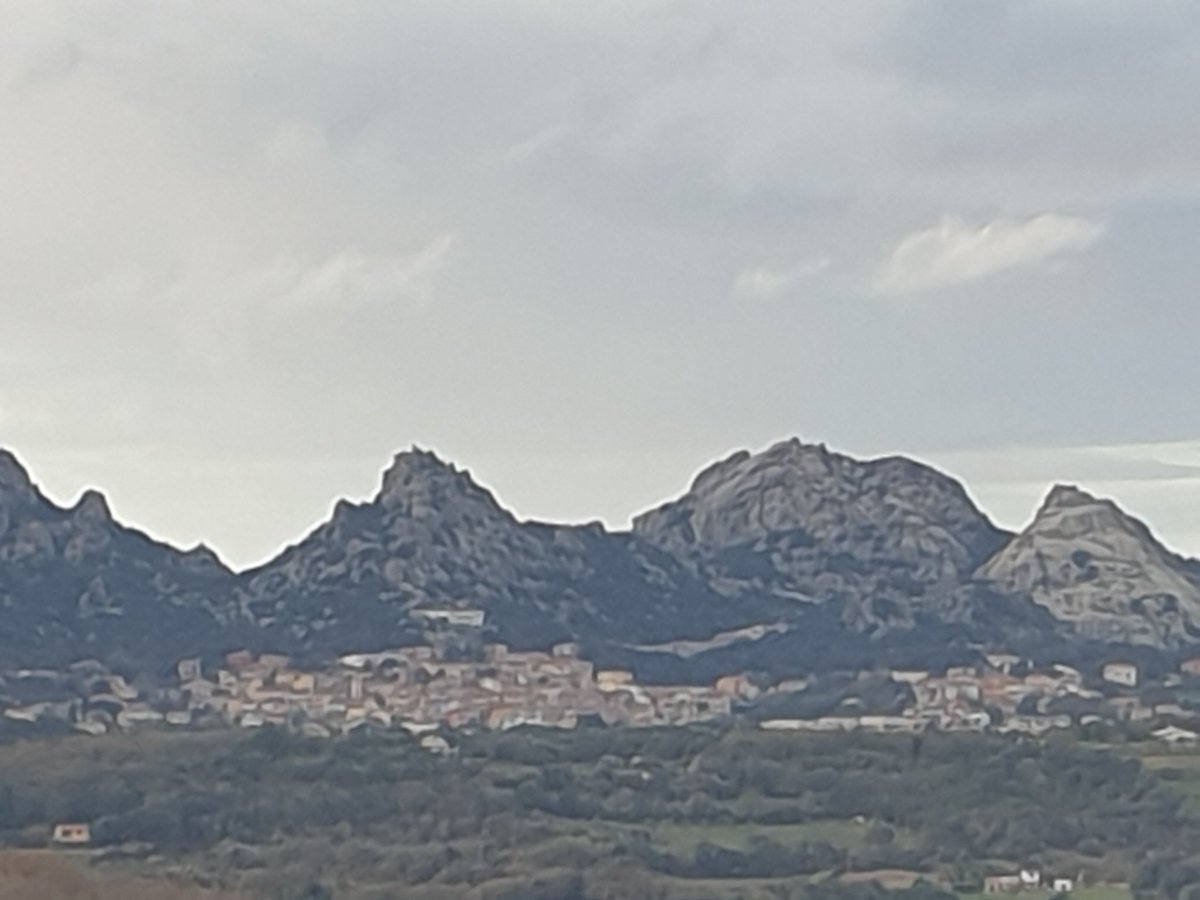 mavisini's tweet image. Intervallo
#Aggius e i suoi monti