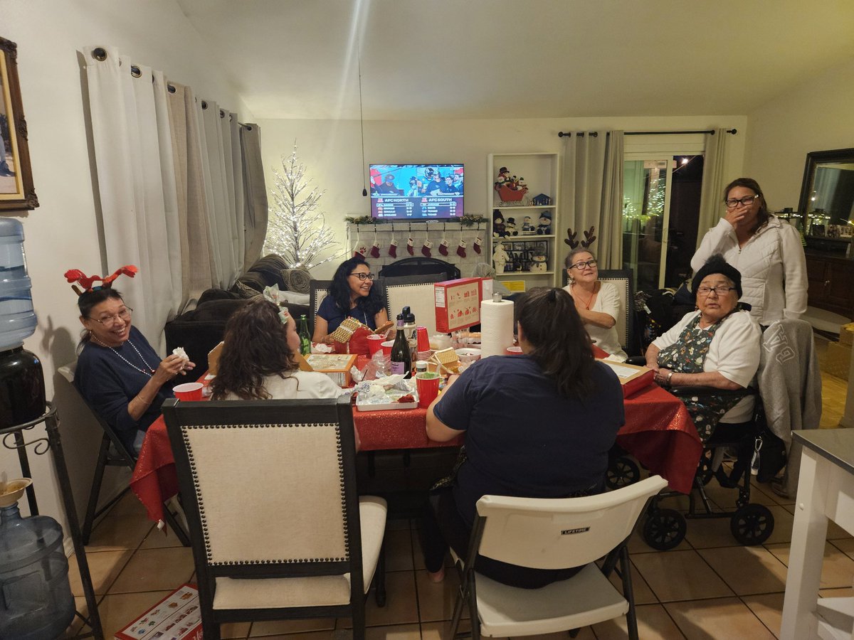 cookiethree's tweet photo. @grok add Santa to pic https://t.co/tY9pFRYKtw