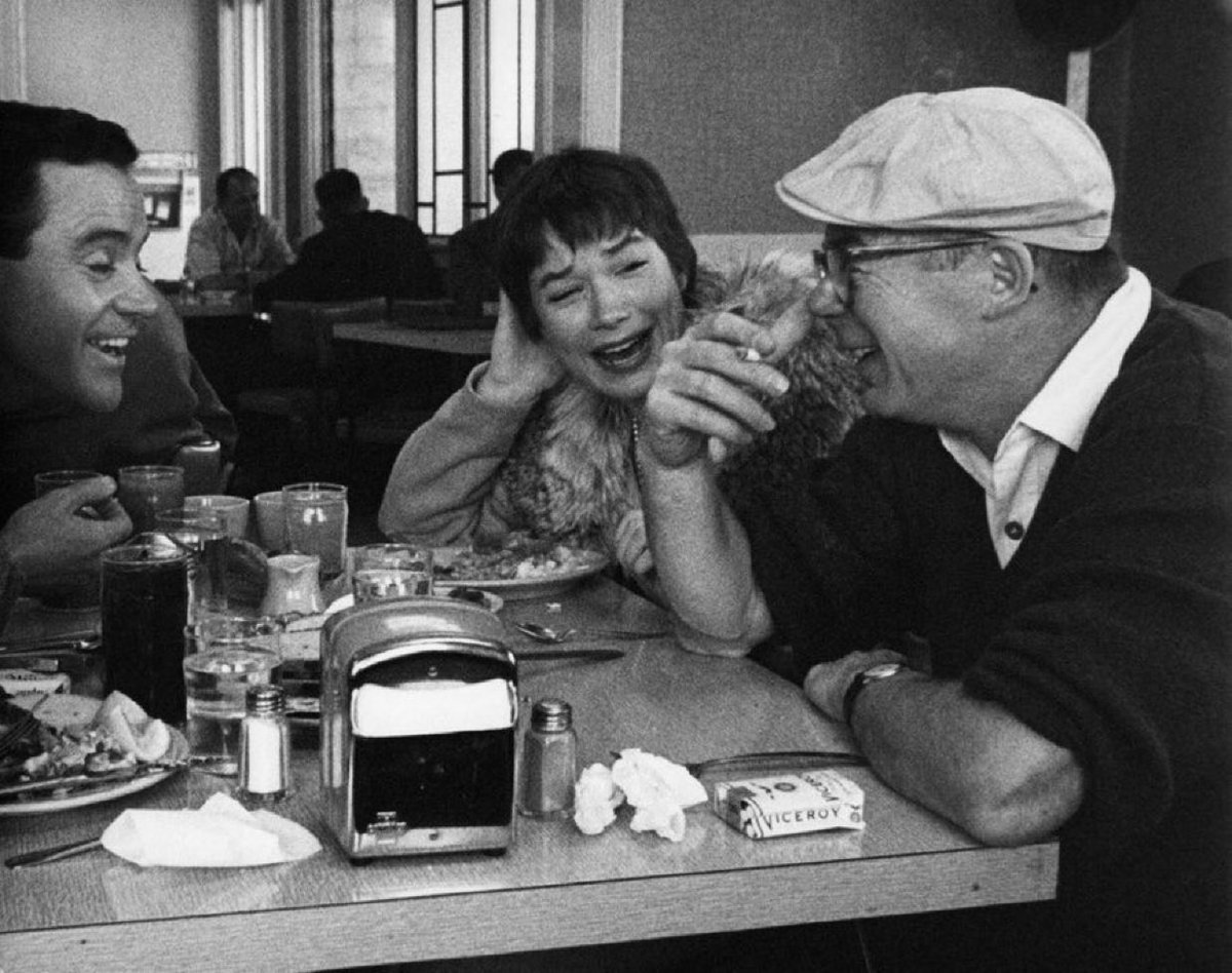 TheMonologist's tweet image. Shirley MacLaine, Billy Wilder and Jack Lemmon in the commissary during production of

THE APARTMENT (1960)