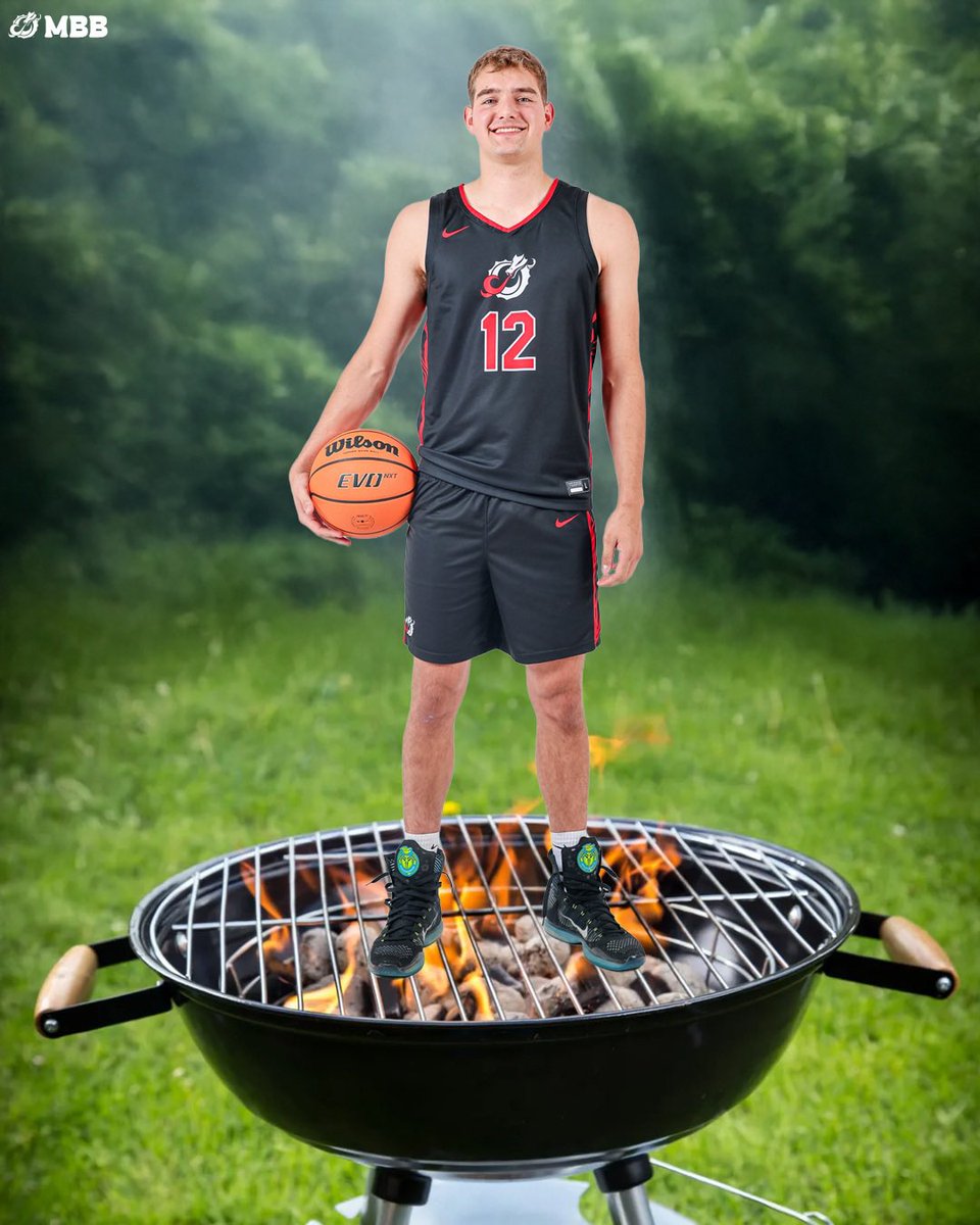 MSUM_MBB's tweet image. elf on a shelf: MSUM MBB EDITION 🎅🏀

Merry Christmas &amp;amp; Happy Holidays ❤️‍🔥

#ONEHEARTBEAT #ROLLDRAGS