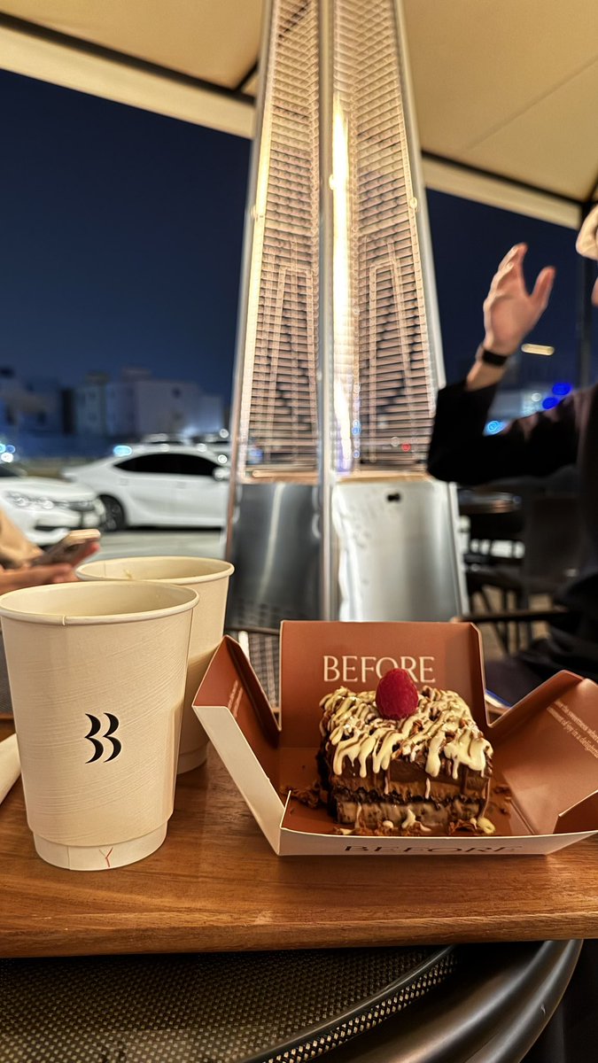 " مافيه داعي لـ المشاريه والخوف
دامك ورا " سور الحنايـا " سكنتي

اللي يشوّه صورة ايامي : ظروف
و اللي يحسّن صورة ايامي انتي "