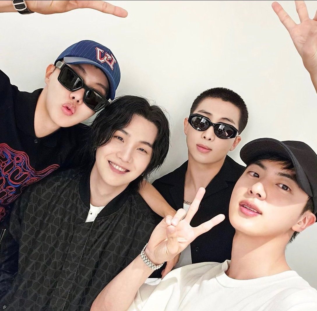 jjksyoongs's tweet image. Never gets less iconic