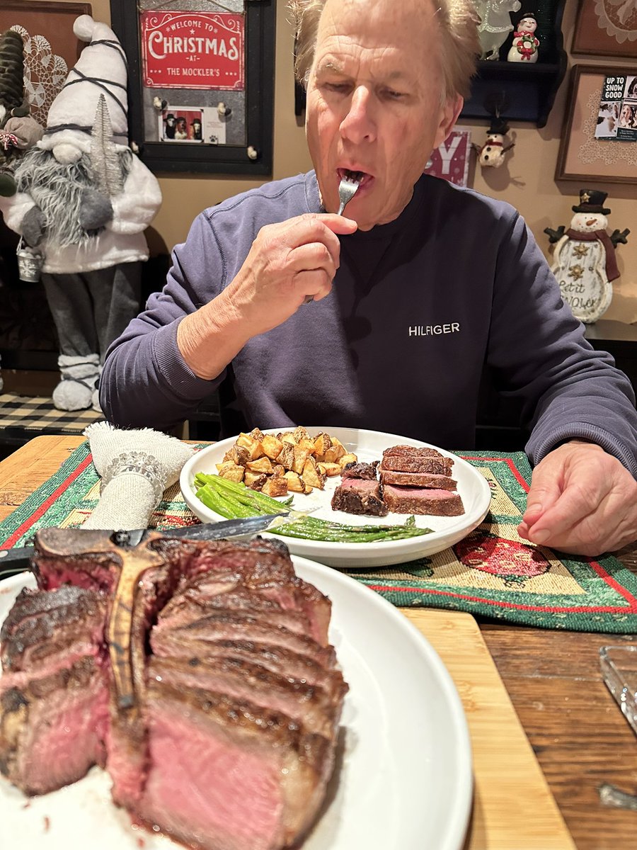 MocklerBassets's tweet image. John was #TopChef 👨‍🍳last night, making #ChristmasEve dinner. Bassets were swarming under the table &amp;amp; as usual, everyone got a taste👅.