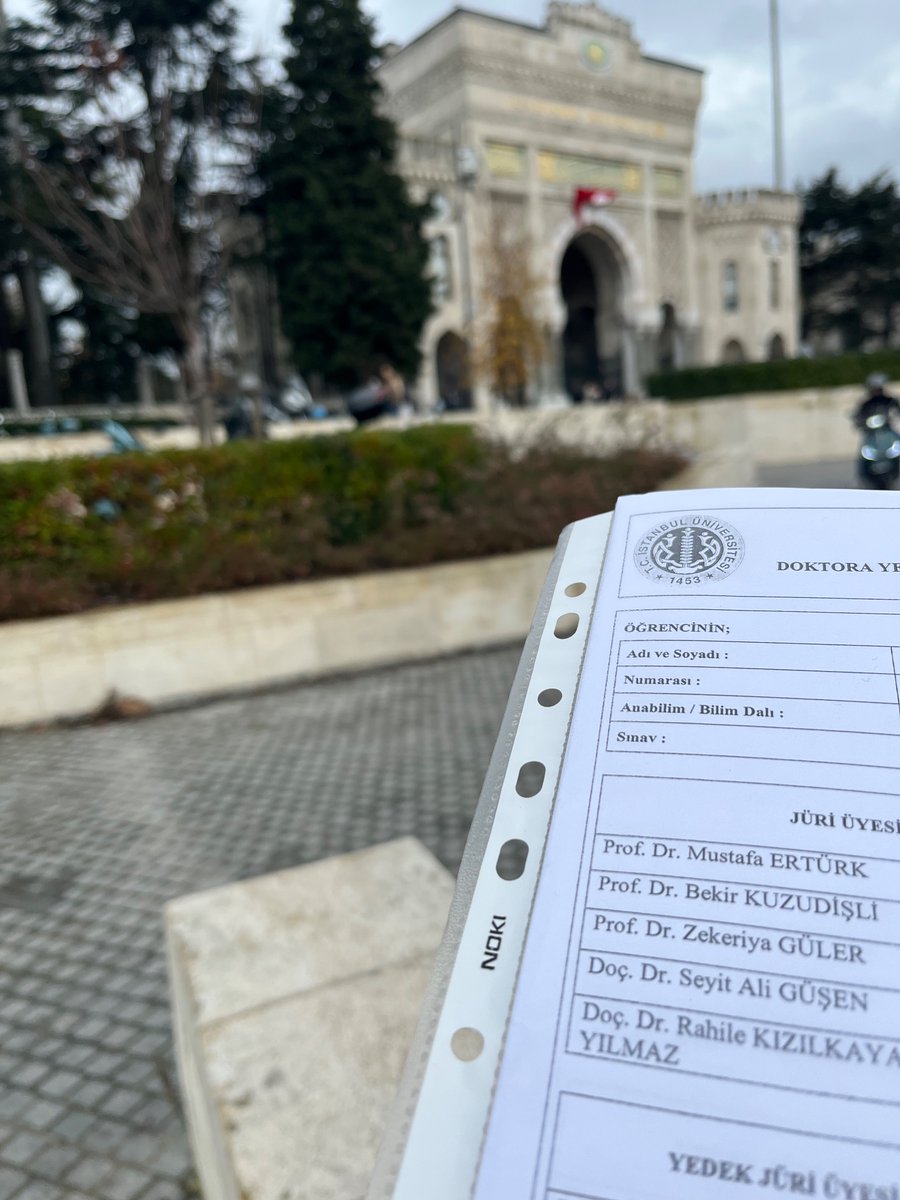 Hamdolsun doktora yeterlilik aşamasını tamamladık.
Bu süreçte yardımlarını esirgemeyen danışmanım Bekir Kuzudişli ve bir danışman gibi destek veren Seyit Ali Güşen başta olmak üzere jüri üyesi hocalarım Mustafa Ertürk, Zekeriya Güler ve Rahile Kızılkaya Yılmaz’a teşekkür ediyorum