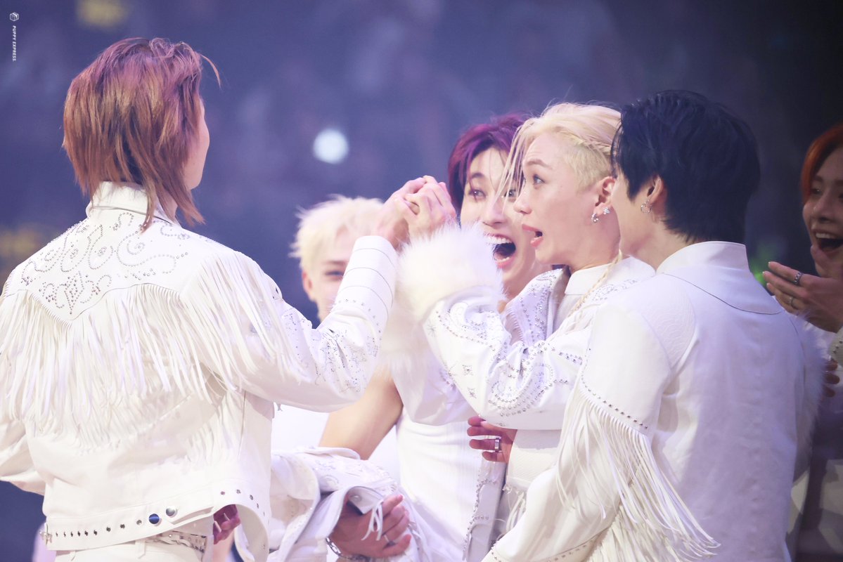 puppiexpress's tweet image. 251225
Play like a spell🪄
I won’t tell jingle bell talk🎄
#스트레이키즈 #Straykids