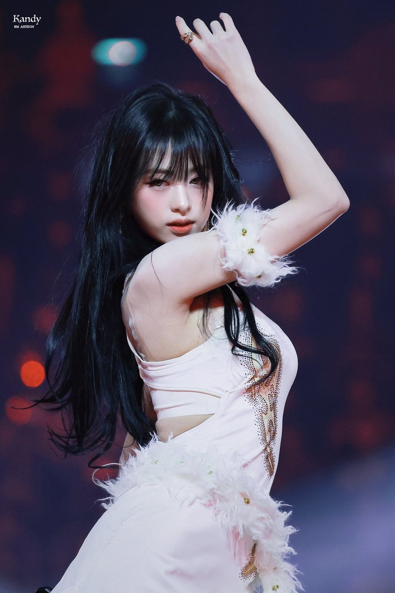 ahyeonpicture's tweet photo. WOW AHYEON 😳 https://t.co/TnUy2ySrg0