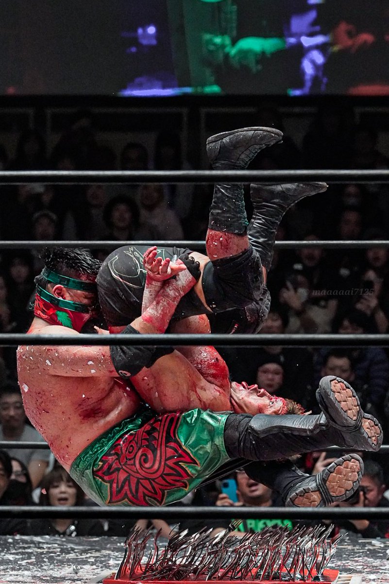 mai7125's tweet photo. 2025.12.25【後楽園ホール】
FREEDOMS BLOOD X'mas

ジャックがフォークボードに
パッケージパイルドライバーで防衛成功！！凄まじい試合だった！

#pw_freedoms #ビオレント・ジャック #ViolentoJack https://t.co/RFlGXvXuAA