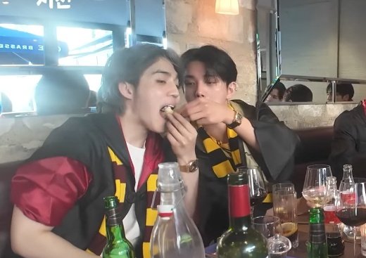 coupslvrr's tweet photo. the way most of them fought during the monthly meeting and then there was cheolsoo stuck together, roaming and clicking pics together 😭😭 https://t.co/HBVm55XjEu