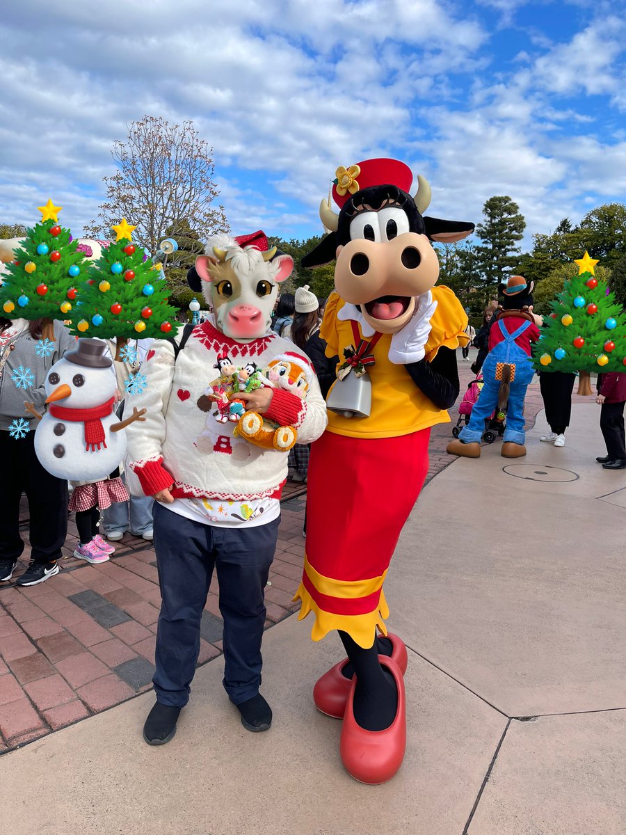 ICCHYDISNEYLOVE's tweet photo. 2025/12/22 トゥーンタウンにて
クララベル・カウさん🐮
ホーレス・ホースカラーさん🐴と撮影
クリスマススタイル🎄で初めて会いました❣️
#TOONTOWN
#クララベル・カウ
#ClarabelleCow
#ホーレス・ホースカラー
#HoraceHorsecollar
#ディズニークリスマス2025 https://t.co/04HtsIlfRY