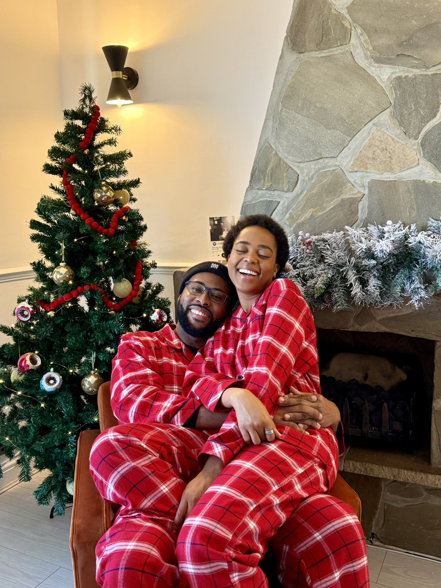 Limoblaze's tweet photo. Merry Christmas and may your homes be filled with The Love of Christ Jesus ❤️ https://t.co/gtrHMwvsHd