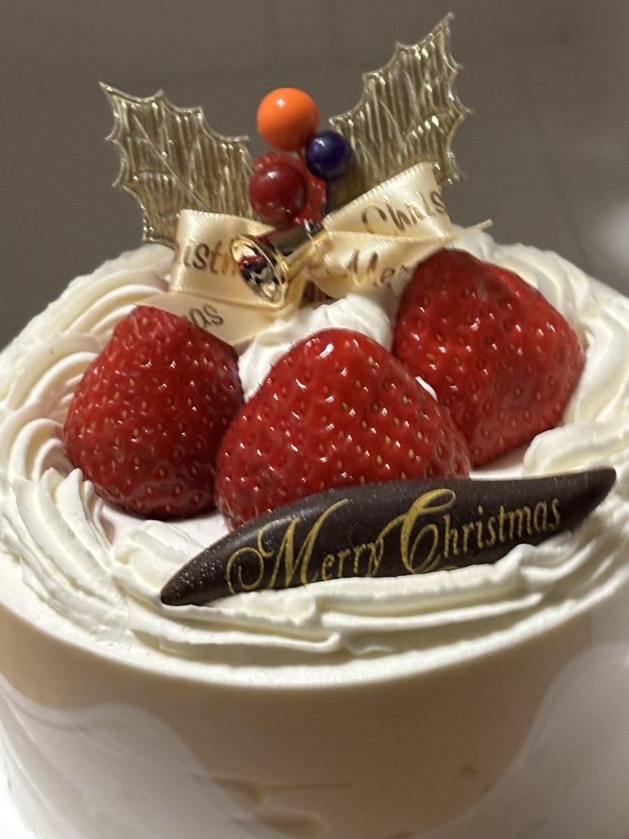ayu123's tweet photo. あまおうのクリスマスケーキ。
あまおう甘い https://t.co/ckFtADvenc