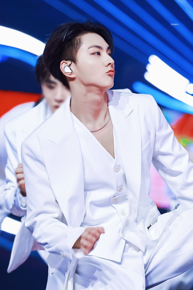 lip ≽^•⩊•^≼ (@lovedgarden) on X