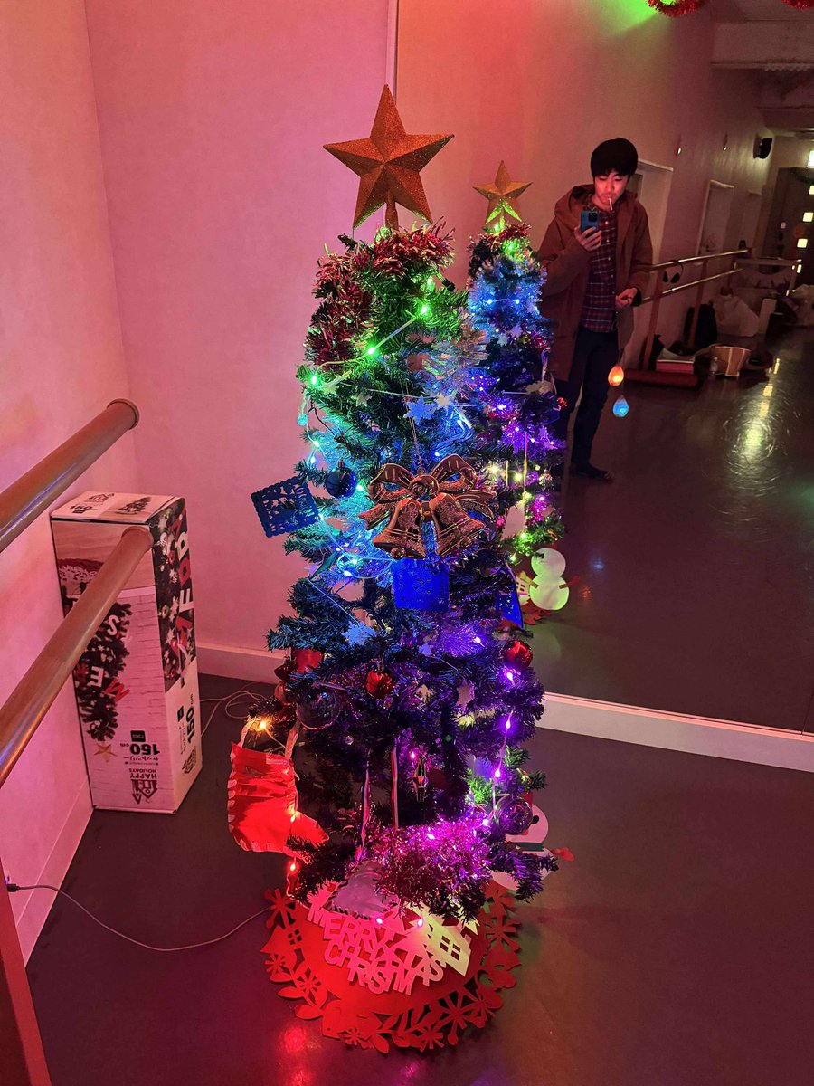 yutapoi's tweet image. クリスマスポイパーティー参加ありがとうございました！
ショータイムに参加してくれたハンターさんタクマ君、ゆずちゃん＆KiMくん、そしてAsuka, Poi Komeiありがとう！楽しい時間になりました！
来年もまたスタジオイベント&amp;amp;レッスンやるのでぜひ来てね😊
#poi #poilab #poistudio #ポイラボ #poilab