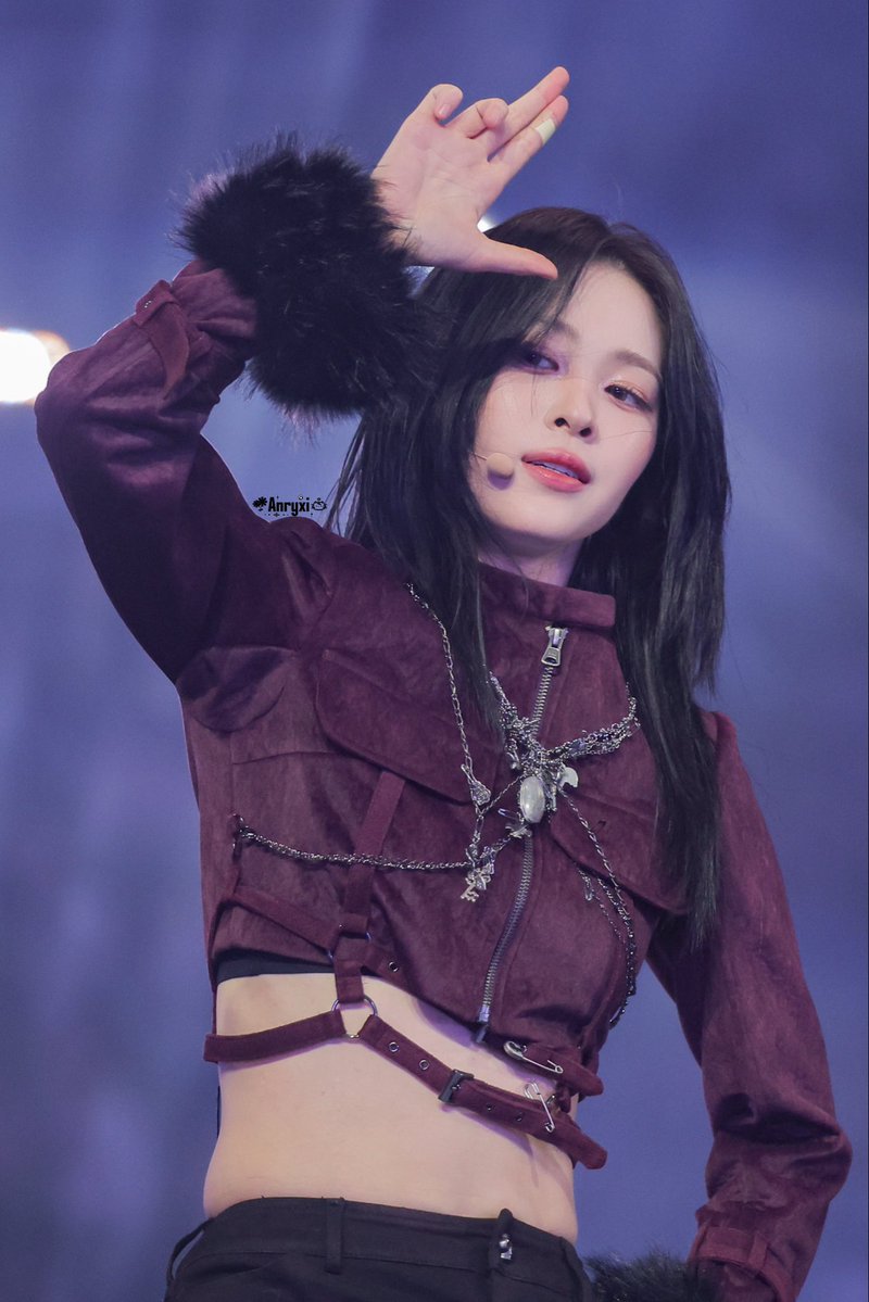 Ryezyyyy's tweet image. 251225 SBS 

#RYUJIN #류진 
#ITZY #있지