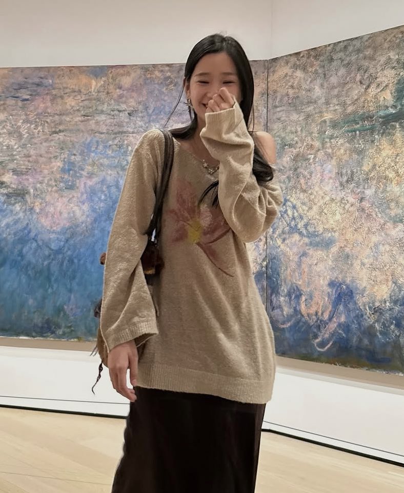 lerbtoyou's tweet image. พี่ตูใส่เสื้อแบรนด์นี้อีกแล้ว ปาดไหล่สวยมาก
#tontawan #intuyou