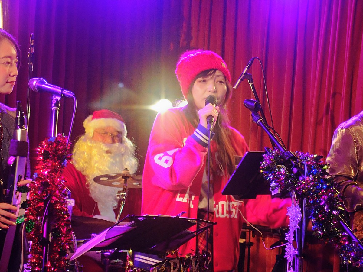 SHAR_ONLINE's tweet photo. #KURUMIKI と #dizz のクリスマスライブ、とっても楽しかったです！
いいクリスマスになりました〜 https://t.co/BuSHxup2J6