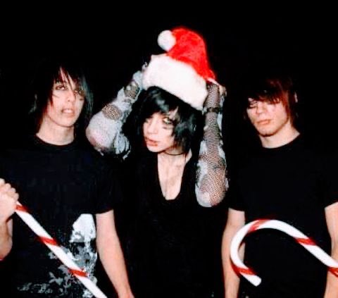 blackveildaily's tweet image. merry christmas to all who celebrate🎄